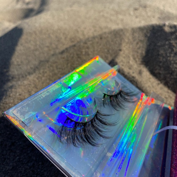 Lashes - Picture 2 of 2